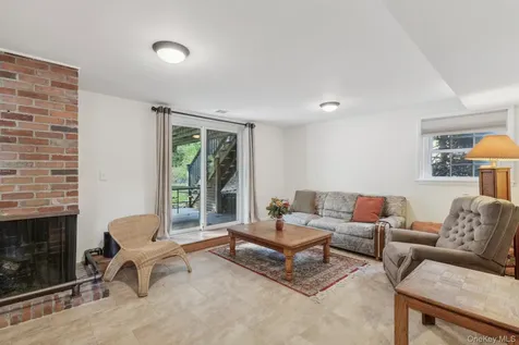 203 Hilltop Drive Nyack NY 10960