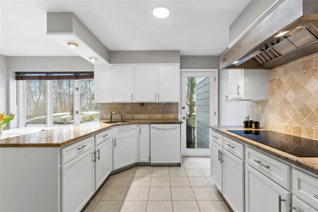 17 Leatherstocking Lane Mamaroneck NY 10543
