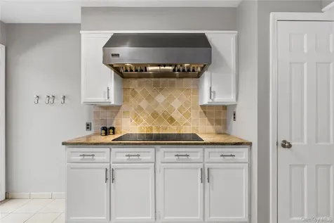 17 Leatherstocking Lane Mamaroneck NY 10543