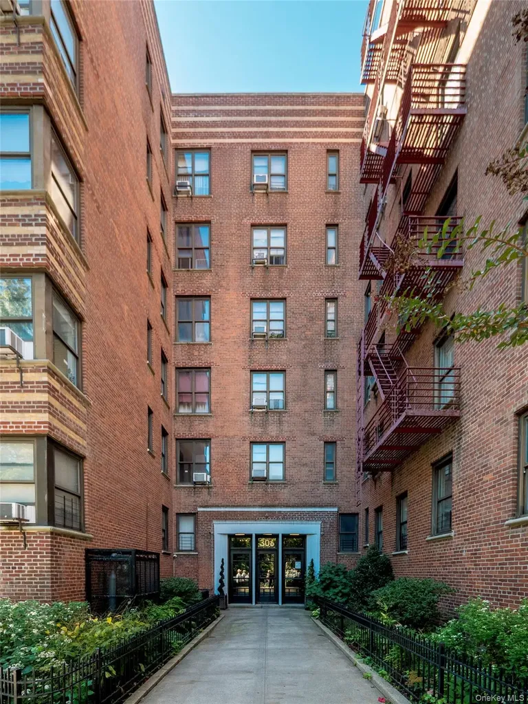 306 E Mosholu Parkway S Bronx NY 10458