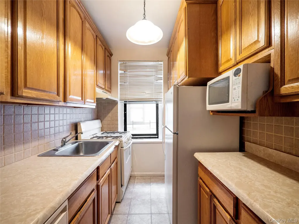 306 E Mosholu Parkway S Bronx NY 10458