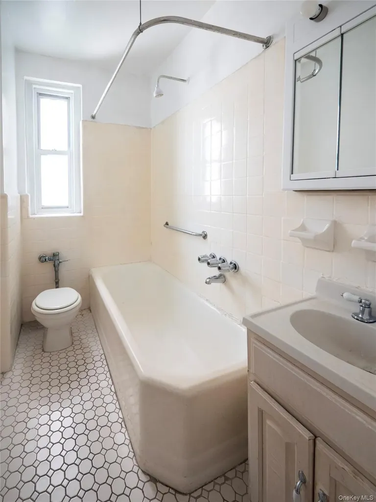 306 E Mosholu Parkway S Bronx NY 10458