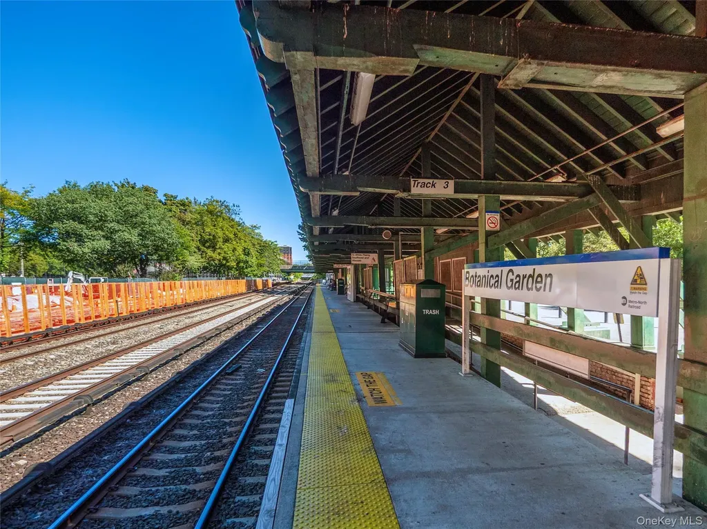 306 E Mosholu Parkway S Bronx NY 10458