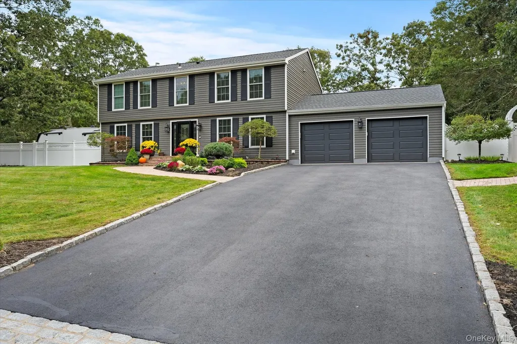 4 Foreston Circle Manorville NY 11949