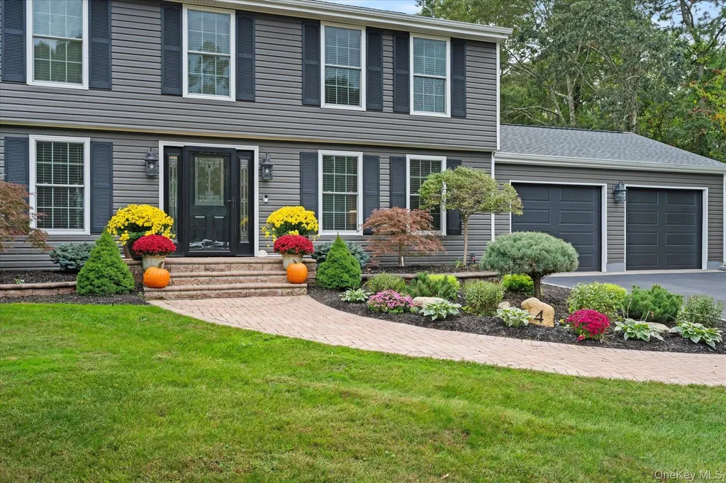 4 Foreston Circle Manorville NY 11949
