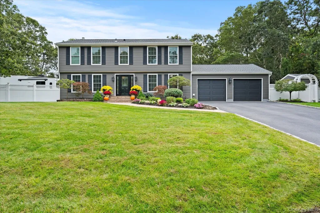 4 Foreston Circle Manorville NY 11949