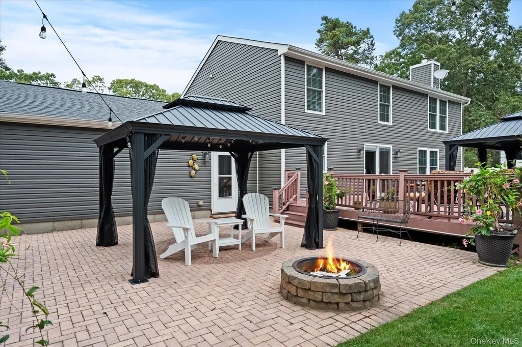 4 Foreston Circle Manorville NY 11949