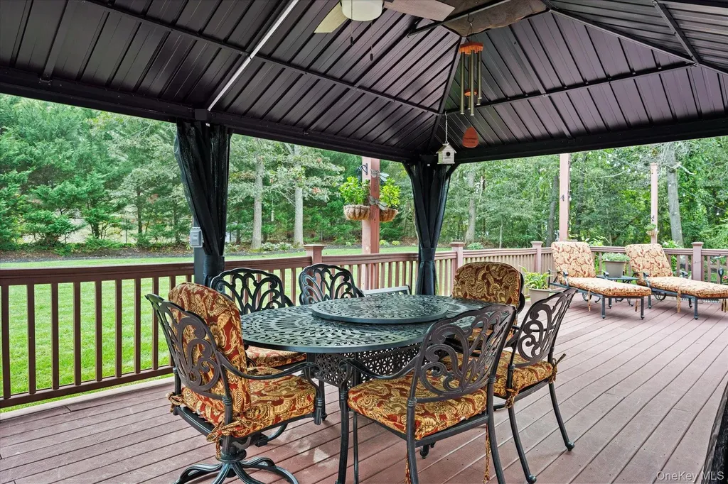 4 Foreston Circle Manorville NY 11949
