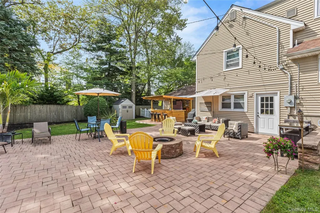 19 Gamecock Lane Babylon NY 11702