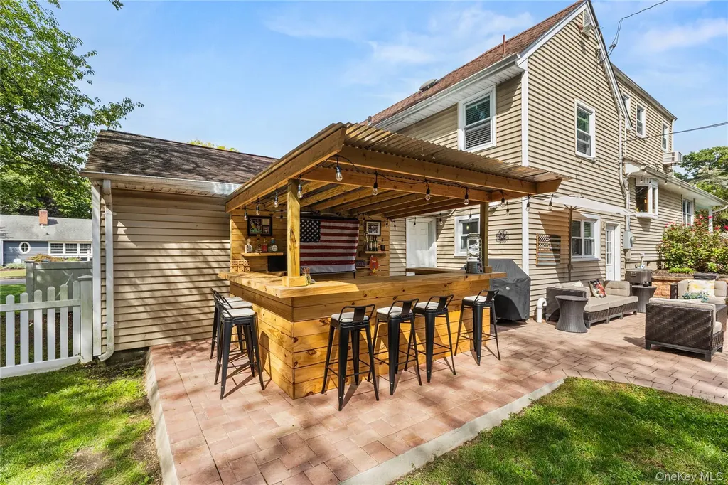 19 Gamecock Lane Babylon NY 11702