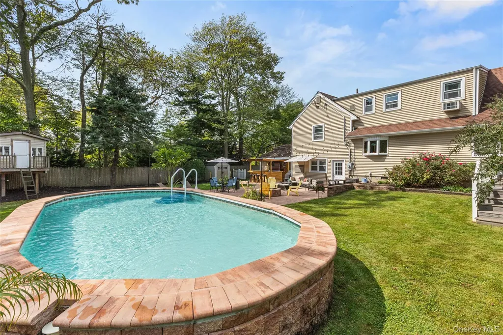 19 Gamecock Lane Babylon NY 11702