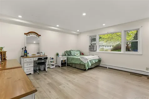 19 Gamecock Lane Babylon NY 11702