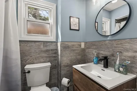 19 Gamecock Lane Babylon NY 11702