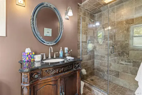 19 Gamecock Lane Babylon NY 11702