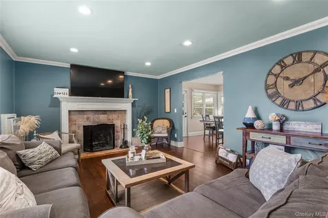 19 Gamecock Lane Babylon NY 11702