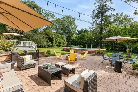 19 Gamecock Lane Babylon NY 11702