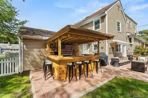 19 Gamecock Lane Babylon NY 11702