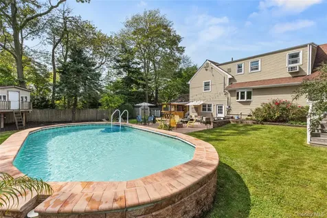 19 Gamecock Lane Babylon NY 11702