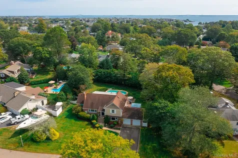 19 Gamecock Lane Babylon NY 11702