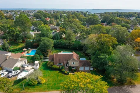 19 Gamecock Lane Babylon NY 11702