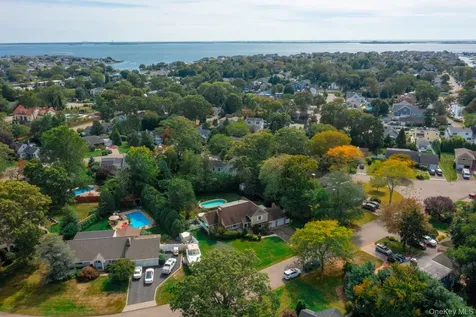 19 Gamecock Lane Babylon NY 11702