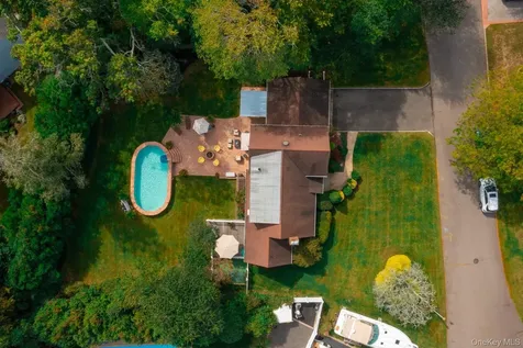 19 Gamecock Lane Babylon NY 11702