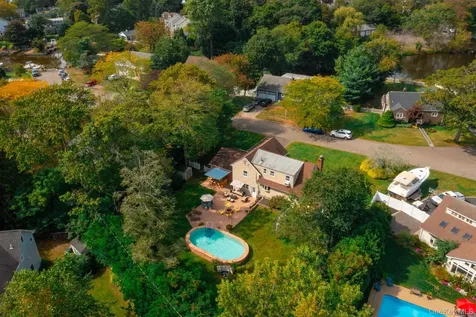 19 Gamecock Lane Babylon NY 11702