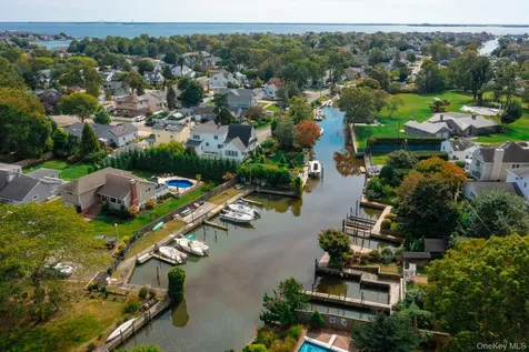 19 Gamecock Lane Babylon NY 11702