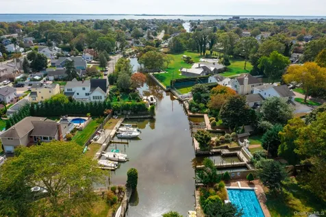 19 Gamecock Lane Babylon NY 11702