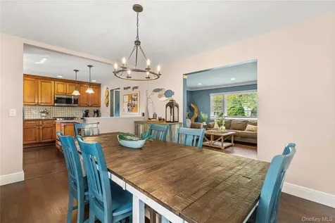 19 Gamecock Lane Babylon NY 11702
