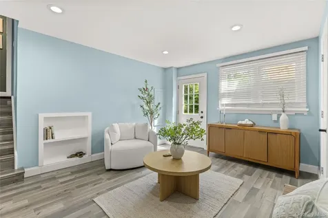 19 Gamecock Lane Babylon NY 11702