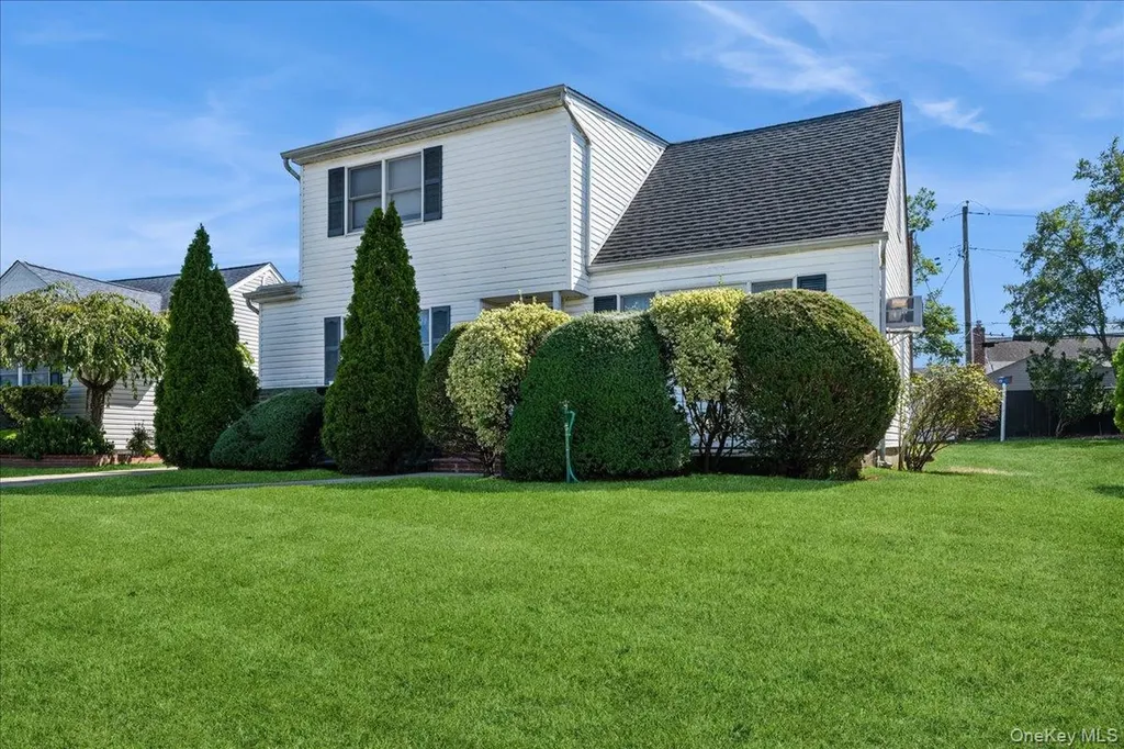 2846 Walter Road Wantagh NY 11793