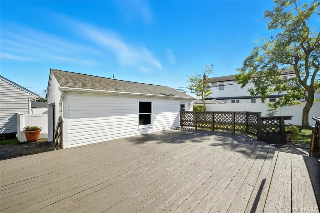 2846 Walter Road Wantagh NY 11793