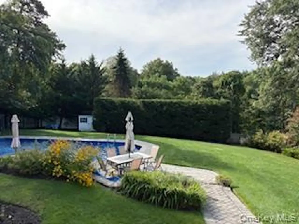 62 Wichard Boulevard Commack NY 11725