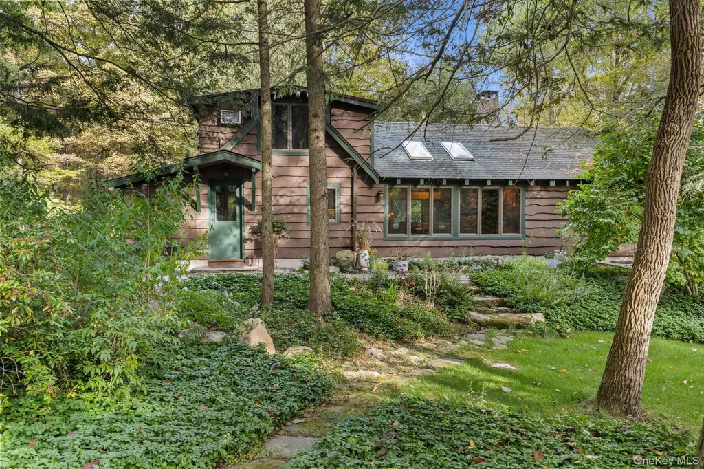 31 Barrett Circle Court Carmel NY 10512