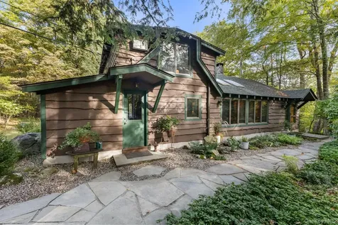 31 Barrett Circle Court Carmel NY 10512