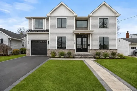 908 Maple Lane East Meadow NY 11554