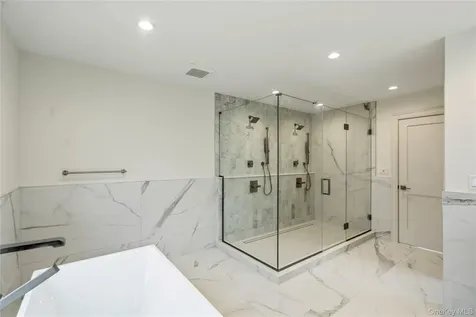 908 Maple Lane East Meadow NY 11554