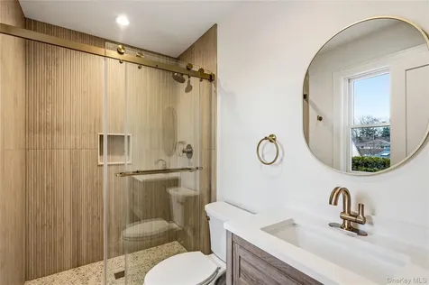908 Maple Lane East Meadow NY 11554