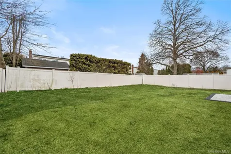 908 Maple Lane East Meadow NY 11554