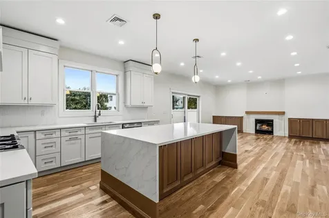 908 Maple Lane East Meadow NY 11554