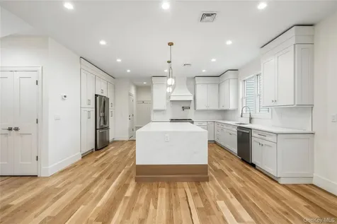 908 Maple Lane East Meadow NY 11554