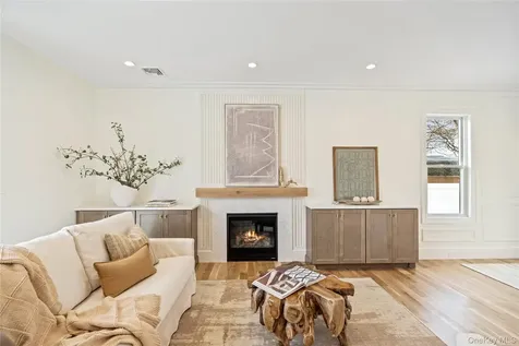 908 Maple Lane East Meadow NY 11554