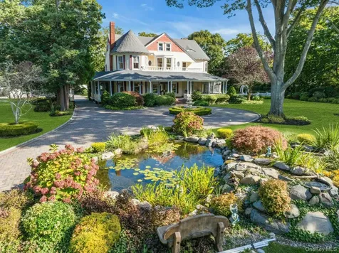 661 Middle Road Bayport NY 11705