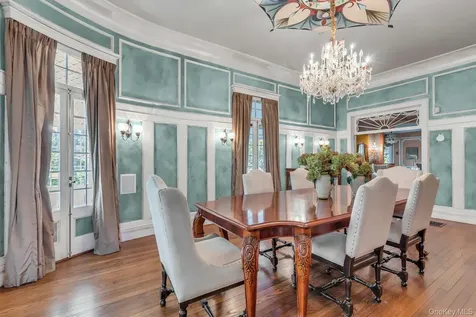 661 Middle Road Bayport NY 11705