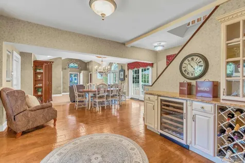 661 Middle Road Bayport NY 11705