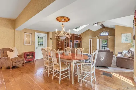 661 Middle Road Bayport NY 11705