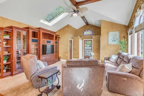 661 Middle Road Bayport NY 11705