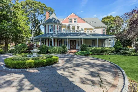 661 Middle Road Bayport NY 11705