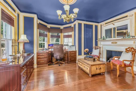 661 Middle Road Bayport NY 11705